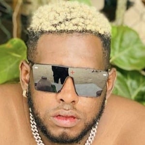 Mr. Black La Fama image 7