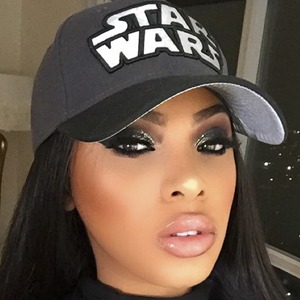 MsRoshPosh, 41 (YouTube Star)