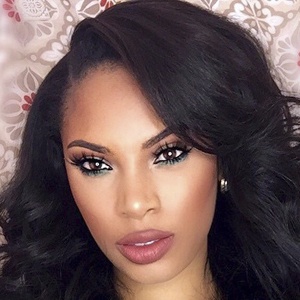 MsRoshPosh, 41 (Star di YouTube)