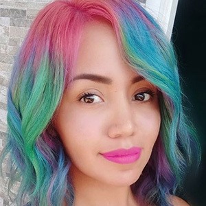 Mujer Luna Bella, 34 (YouTube Star)