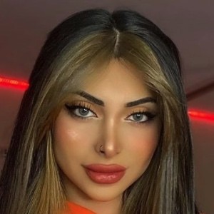 muna.toma, 27 (TikTok明星)