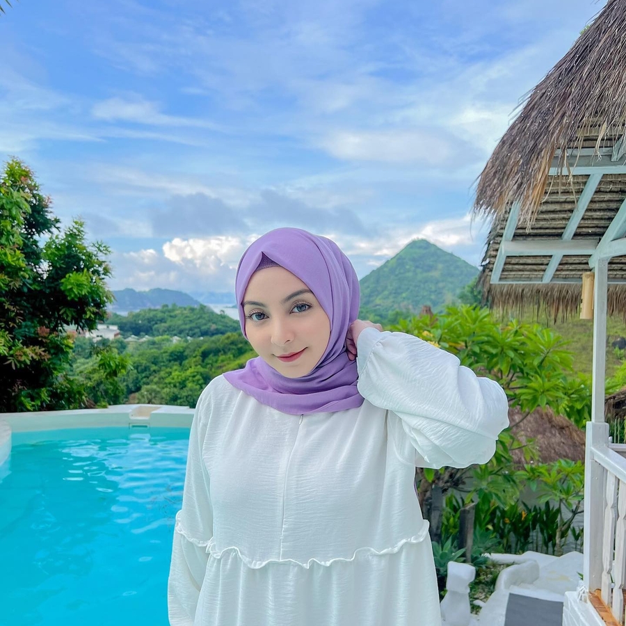 Nabila Bella, 30 (Instagram Star)