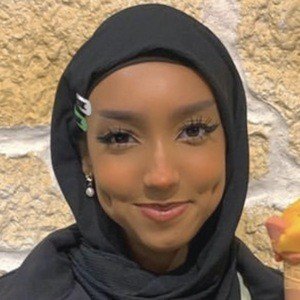 Nadeeyuh, 24 (Estrella de TikTok)