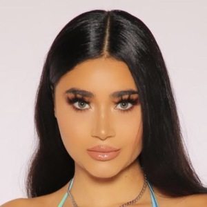 Nadia Almualem, 28 (Modell)