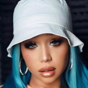 Nadia Stone, 29 (R&B Sänger)