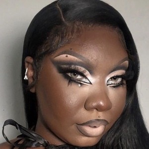 naezrahlooks image 4