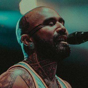 Nahko Bear, 38 (Ca sĩ nhạc Folk)
