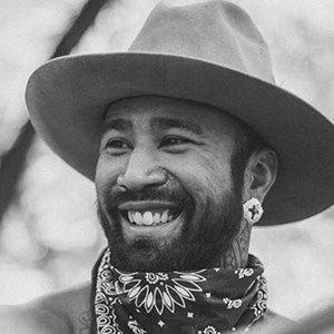 Nahko Bear, 39 (Ca sĩ nhạc Folk)