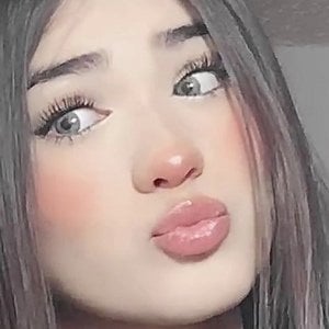 naileaarellano0, 25 (TikTok明星)