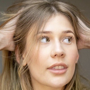 Nanda Dorneles, 23 (TikTok Star)