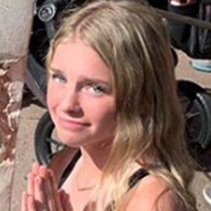 Naomi Skye, 22 (TikTok Star)