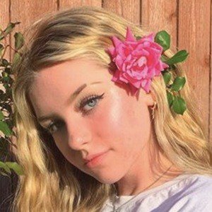 Naomi Skye, 22 (TikTok明星)