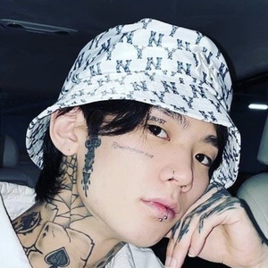 _narcissism_9, 27 (YouTube Star)