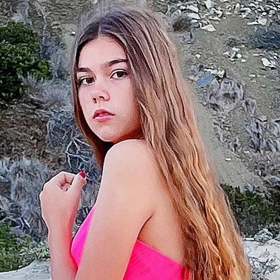 Nastya Odnovol, 17 (YouTube Star)