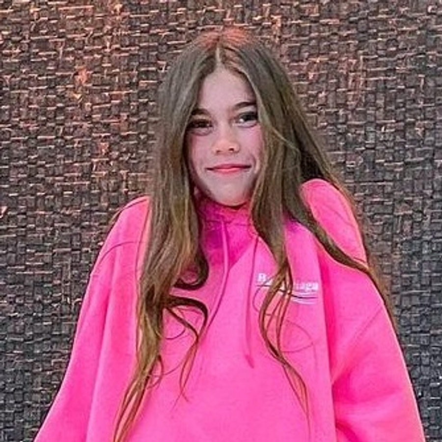 Nastya Odnovol, 17 (YouTube明星)