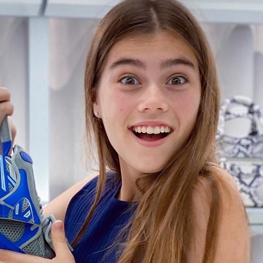 Nastya Odnovol, 17 (YouTube明星)