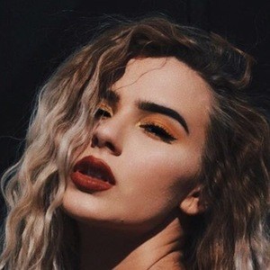 Natalie Hefnerova, 25 (Estrella de Instagram)