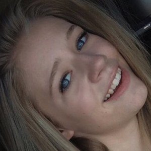 Natalie Lynn, 24 (Estrelas do YouTube)