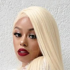 Natalie Orfilia, 26 (Cantante R&B)