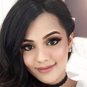 Natasha Afzal, 34 (YouTube明星)