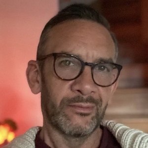 Neil Ashton, 55 (Acteur de télévision)