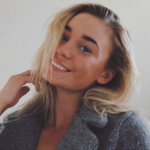 Nellie Gonzalez, 26 (Blogger)