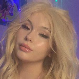 Neoini, 25 (Instagram Star)