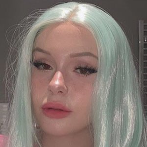 Neoini, 25 (Instagram Star)