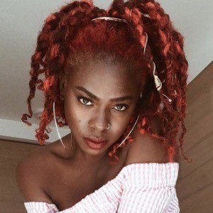 Nestreya, 34 (Model)