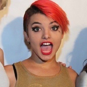 Nia Lovelis, 28 (Drummer)