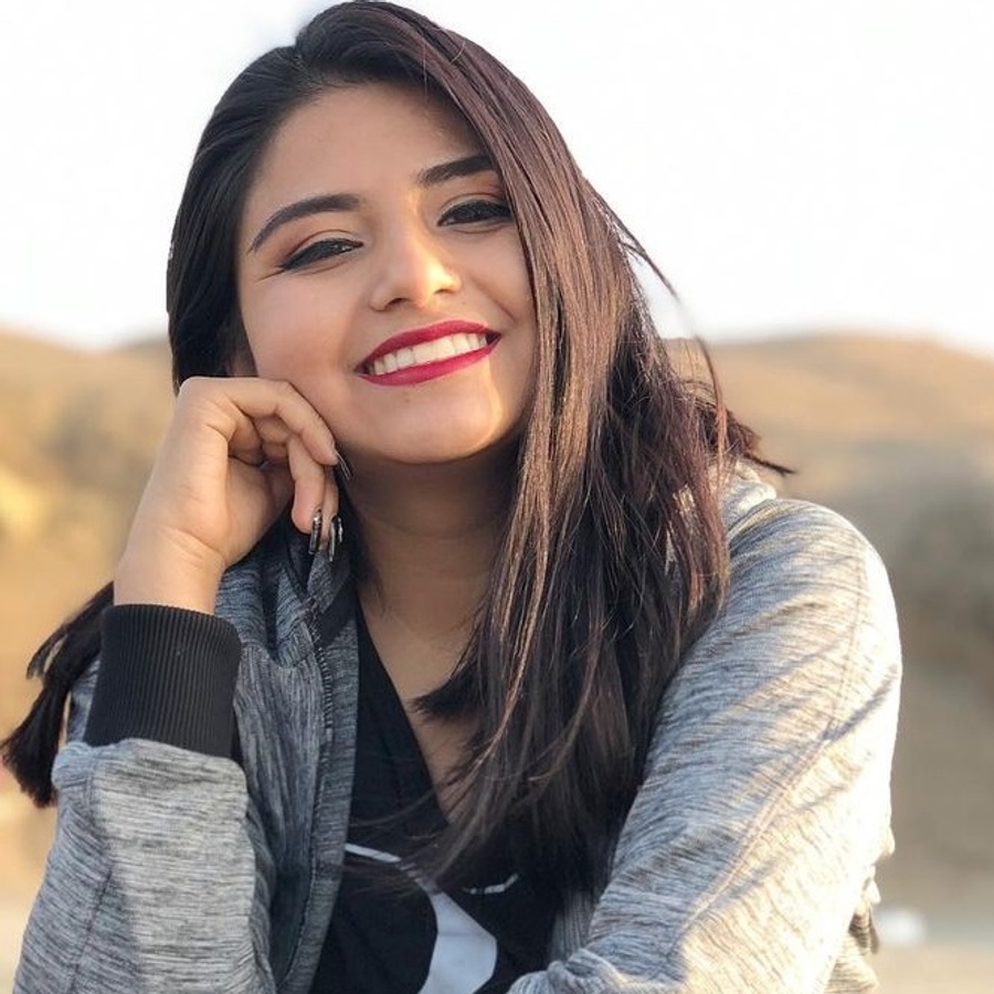 Nickol Sinchi, 26 (Cantante pop)