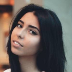 Nicole Romero, 27 (YouTube明星)