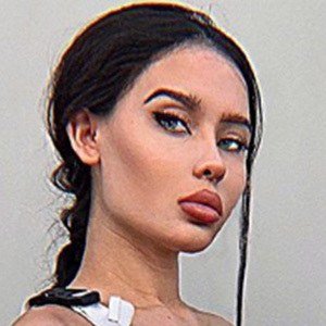 Niedosyt, 30 (Modella)