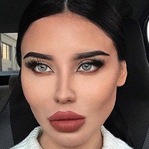 Niedosyt, 30 (Model)