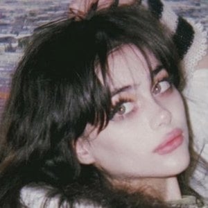 Nika Sadros, 23 (TikTok明星)