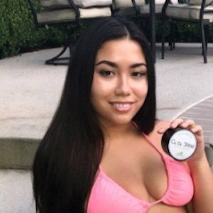 Niki Hughes, 26 (Instagram明星)