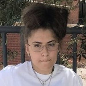 Niki Martinez image 4