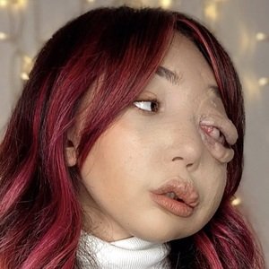 Nikki Lilly, 21 (YouTube明星)