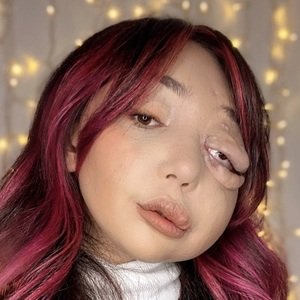 Nikki Lilly, 21 (YouTube明星)