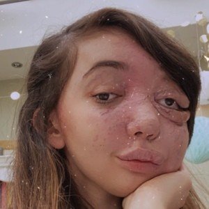 Nikki Lilly, 21 (YouTube明星)