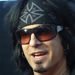 Nikki Sixx, 66 (Nghệ sĩ chơi bass)