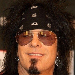 Nikki Sixx, 66 (Bassista)