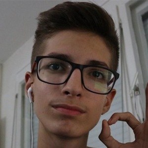 NikolaDZ, 23 (YouTube Star)