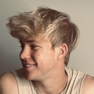 Nikus Lourens, 24 (TikTok明星)