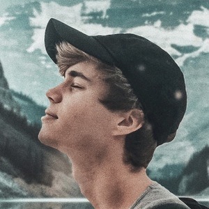 Nil Torras, 27 (Instagram Star)