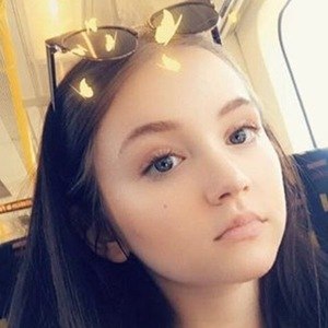 Nina Laurel, 22 (YouTube Star)