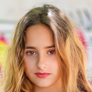 Noa Villar, 19 (Instagram Star)