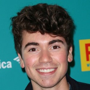 Noah Galvin, 28 (电视演员)