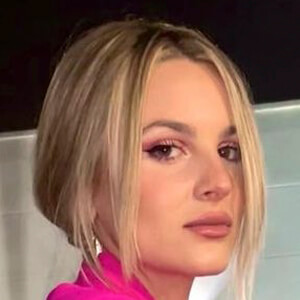 noe9977, 28 (Instagram Star)