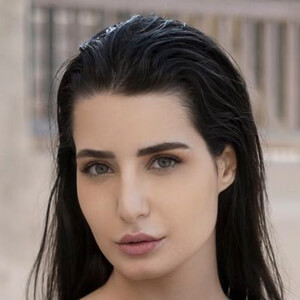 Noelle Nogueira, 29 (Instagram Star)